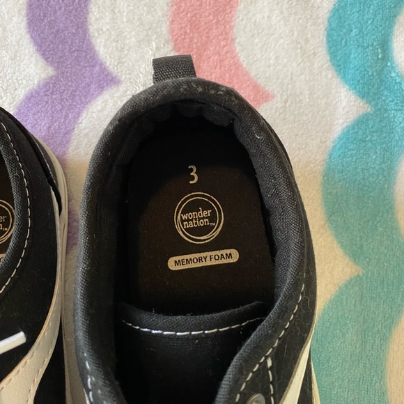 Vans size 3 black/white shoes - Picture 2 of 3